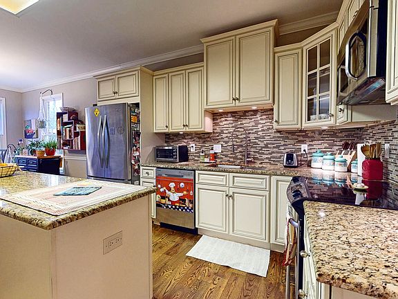 5th image of 806 Glensprings Dr
