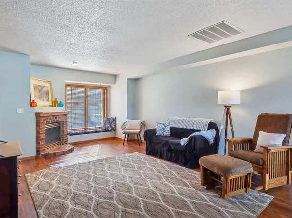 266 W Side Dr, Iowa City, IA 52246