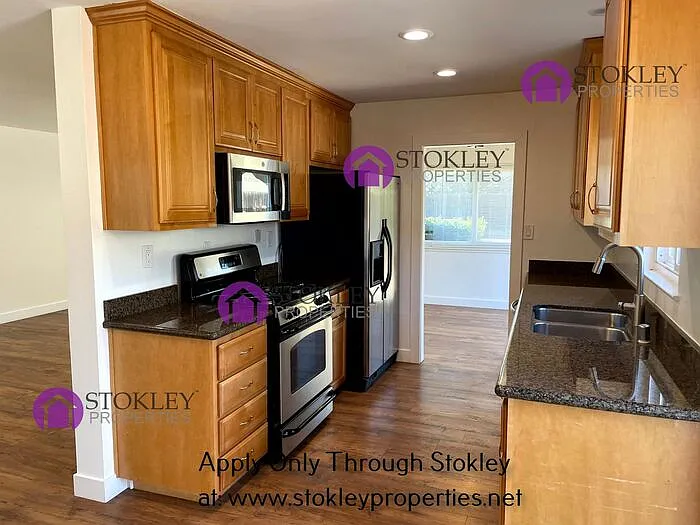 723 Slater Ave — Photo 3