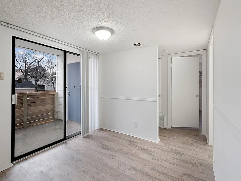 404 E Park Ave #5 — Photo 8