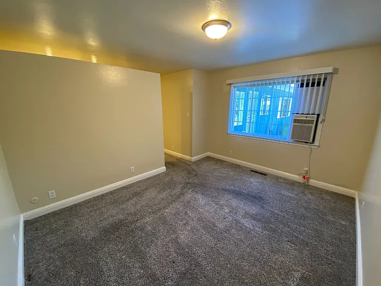 24252 Broadmore Ave — Photo 6