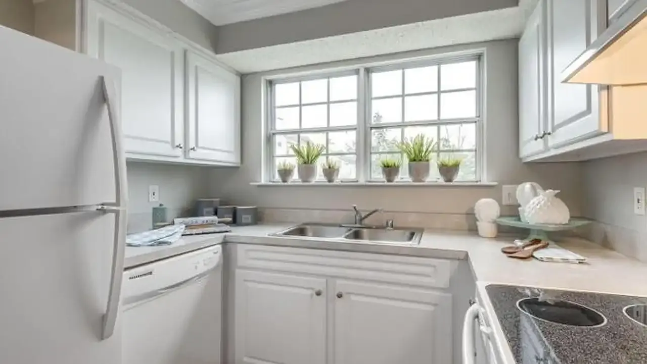 3 bed, 1041 sqft, $2,350 — Photo 4
