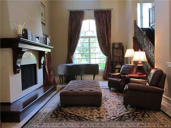 MAGAZINE QUALITY ESTATE - BUCOLIC TROPICAL SETTING