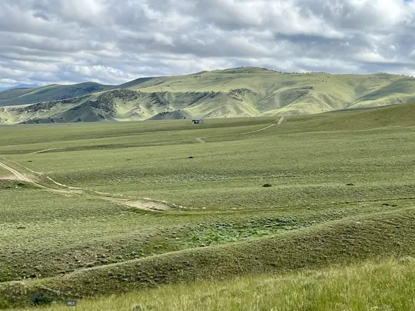 132 Freedom Trl, Belfry, MT 59008