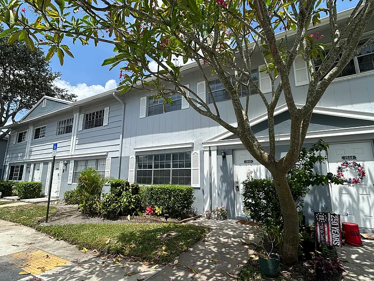 1840 SW 81st Ter #1 — Photo 2
