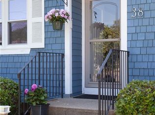 38 Columbia Ter, Portsmouth, RI 02871