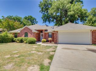 610 E Burnett St, Ennis, TX 75119