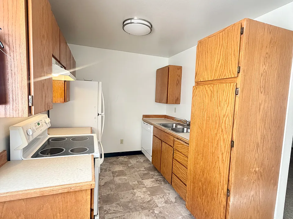 1340 Denali St #1