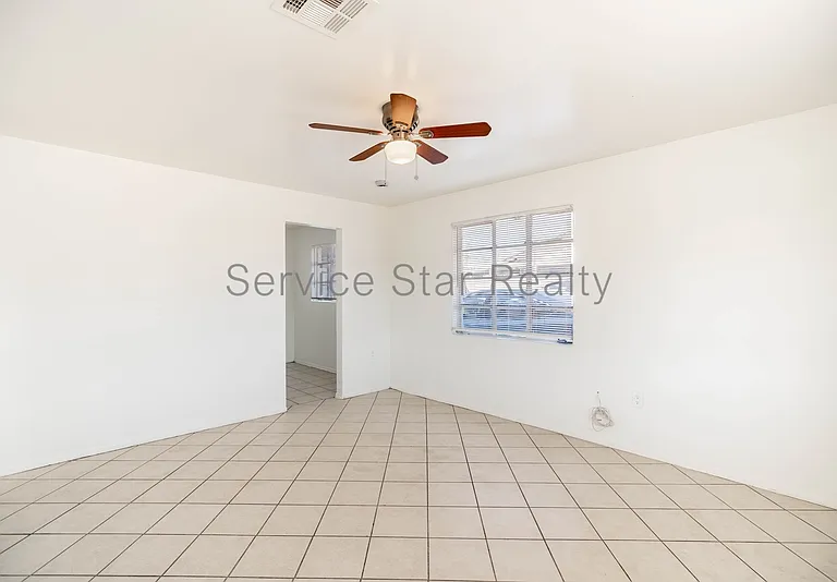 1926 E Osborn Rd #1 — Photo 3