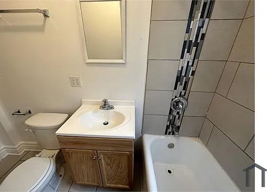 2 bed, $1,686 — Photo 3