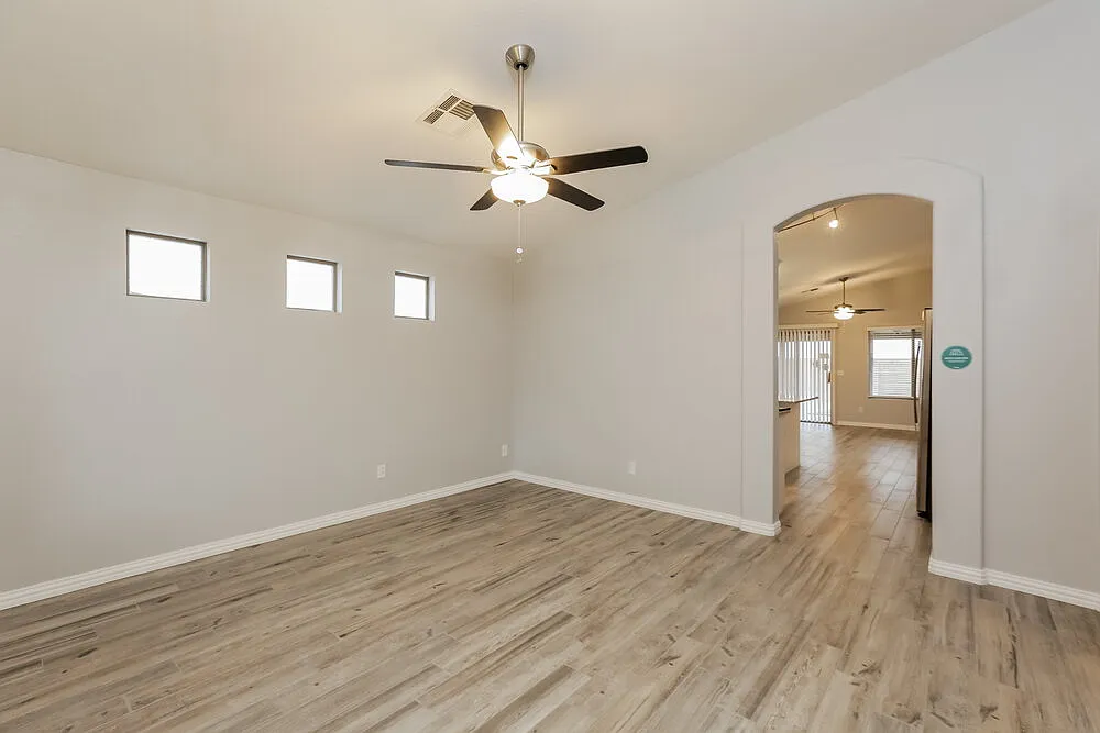 3 bed, 2.0 bath, 1312 sqft, $2,015 — Photo 3