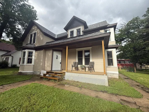 212 N Murphy St, Lake Crystal, MN 56055