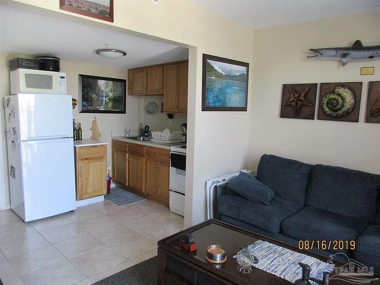 201 S Stillman St #401 — Photo 3