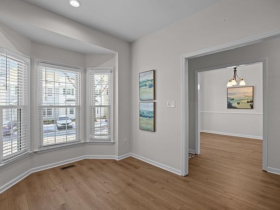 5th image of 206 Riverwalk Cir