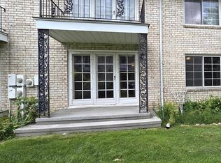 42353 Woodward Ave, Bloomfield Township, MI 48304