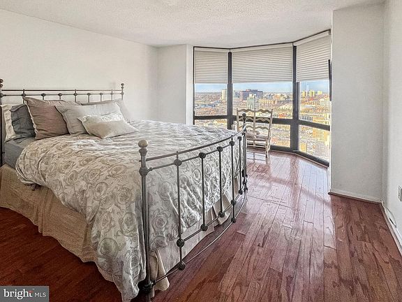 5th image of 2020 Walnut St APT 29K