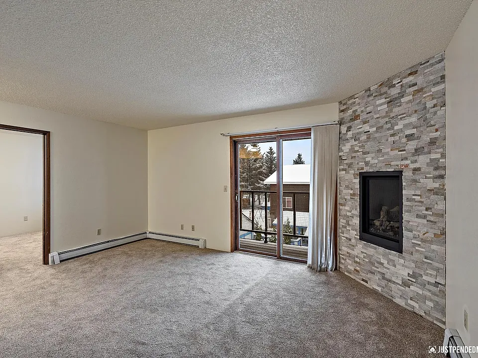 907 W 27th Ave