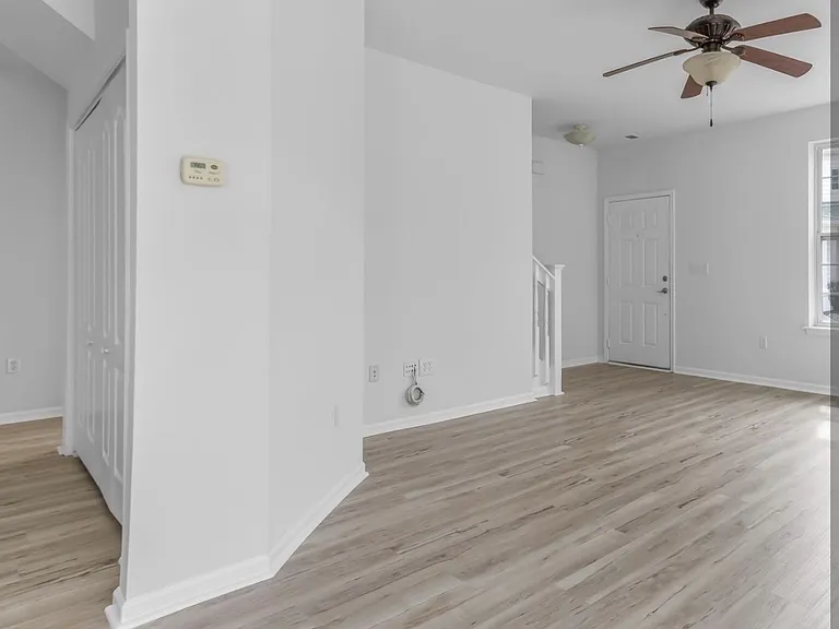 1180 Grace Hill Dr — Photo 5