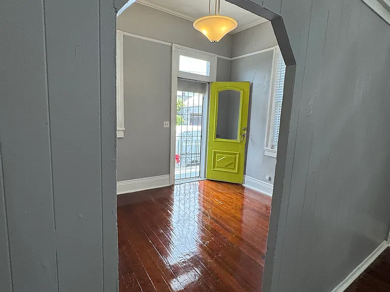 2221 N Prieur St — Photo 3