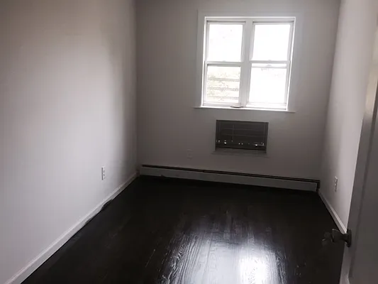 Rented by Premier Metro Realty Corp | media 63