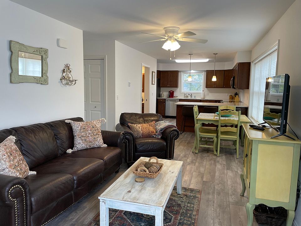 18 Brozdowski Ln Pine Island NY Zillow