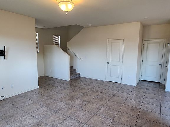 5th image of 162 Sweetwater Ln