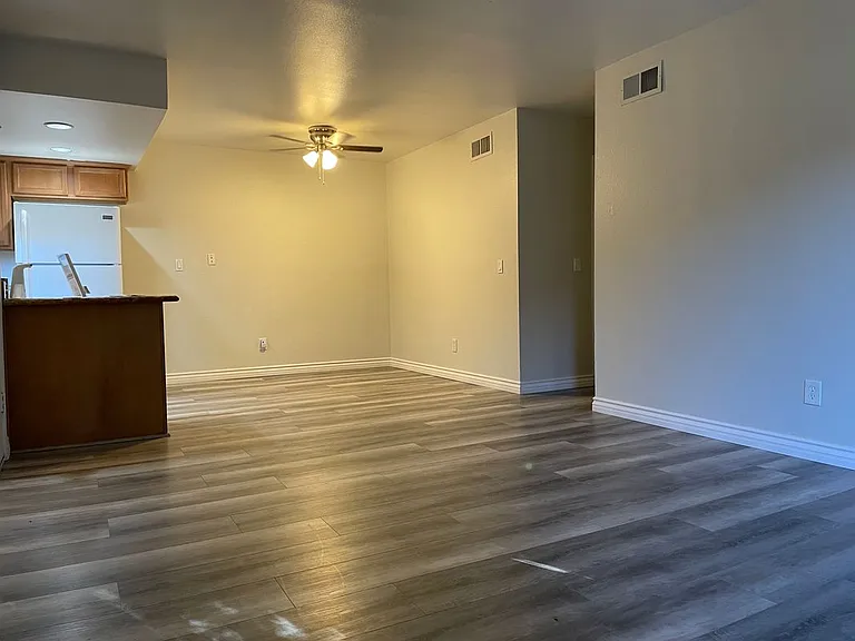 1114 W Blaine St #205 — Photo 7