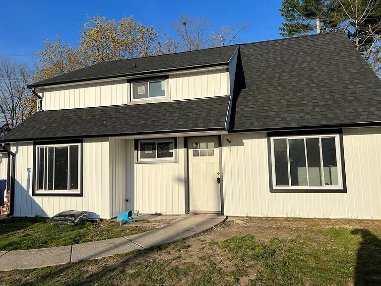 6 Roundwood Ln — Photo 1