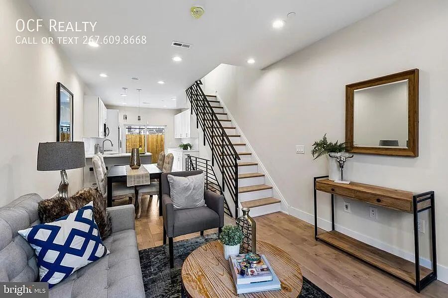 Four Bed West Kensington Townhome — Photo 2