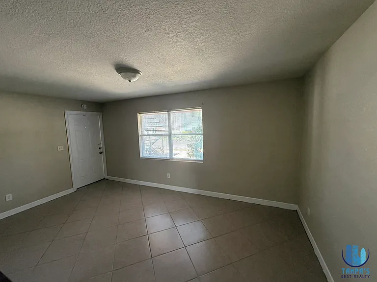 117 N Evergreen Ave #102 — Photo 2