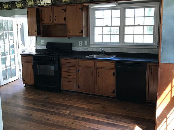 Gas stove and lots of cabinets