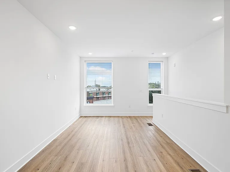 4324 Lancaster Ave — Photo 59