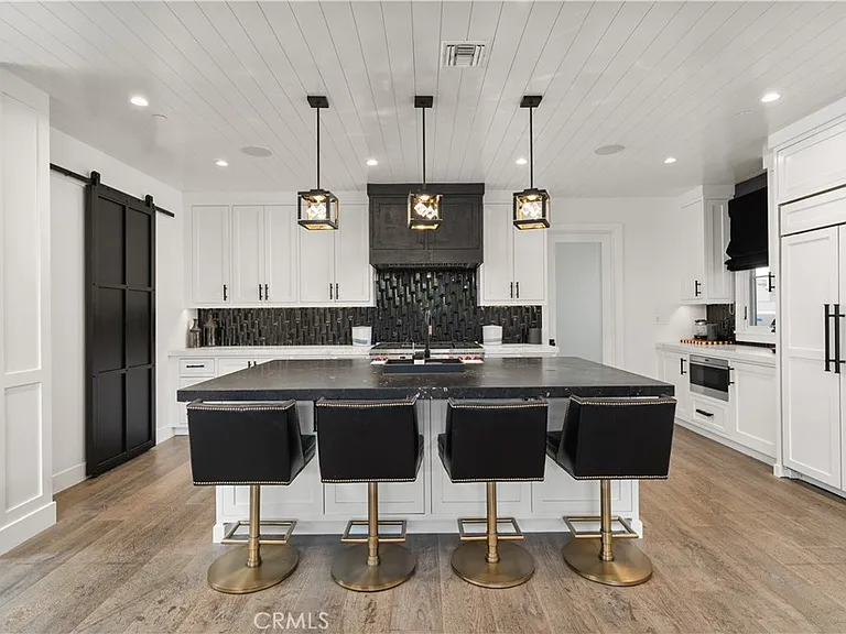 2037 E Ocean Blvd — Photo 4