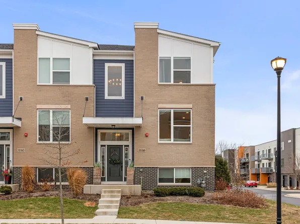 3S565 Everton Dr, Warrenville, IL 60555