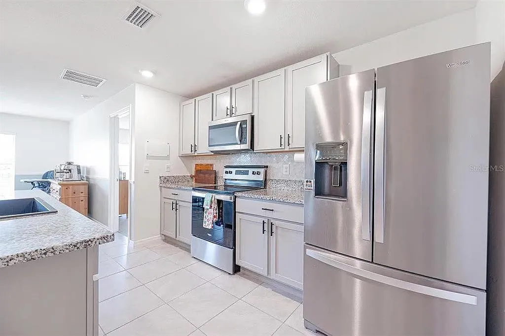 3 bed, 2.0 bath, 1672 sqft, $2,250 — Photo 3