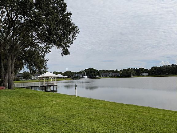 4th image of 209 Lake Brook Cir Unit 103