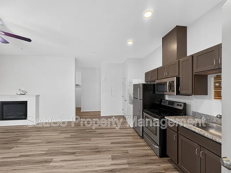 Studio, 1.0 bath, 601 sqft, $1,300 — Photo 4