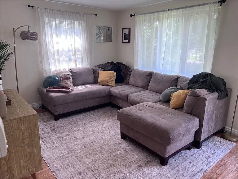 17 Pleasant View Dr — Photo 2