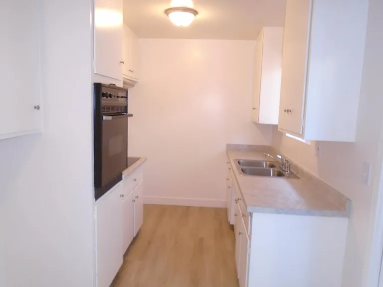 322 N Prospero Dr #4 — Photo 7