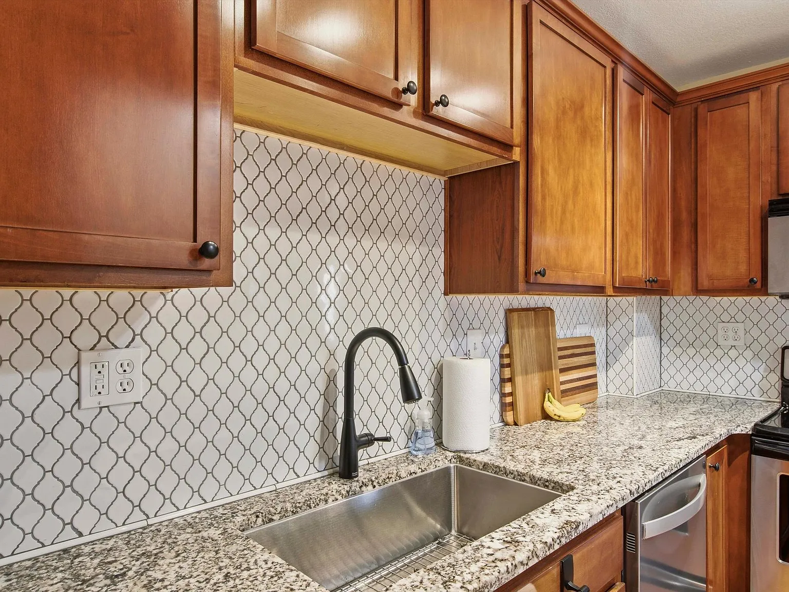 1 bed, 756 sqft, $1,600 — Photo 3