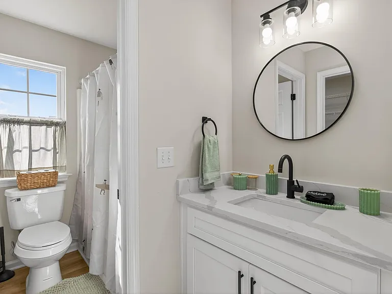 1321 Columbia St — Photo 21