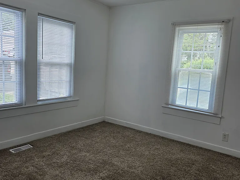 208 Archer St — Photo 12