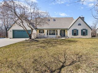 4675 S Hearth Ridge Dr, New Berlin, WI 53151