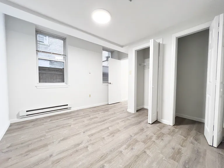 32 Queensberry St #5 — Photo 6