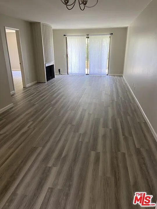 2 bed, 2.0 bath, 1056 sqft, $4,390 — Photo 3