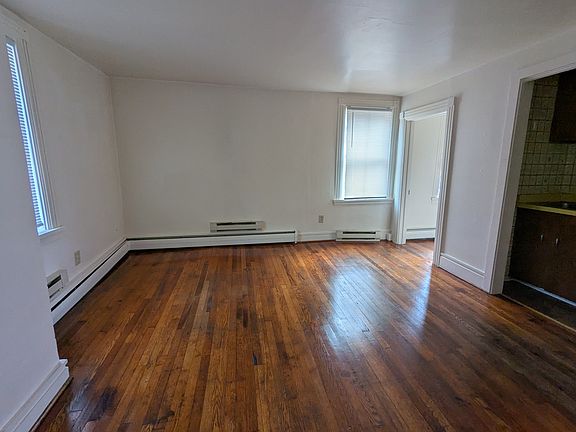 2nd image of 100 N Shoe Ln #100
