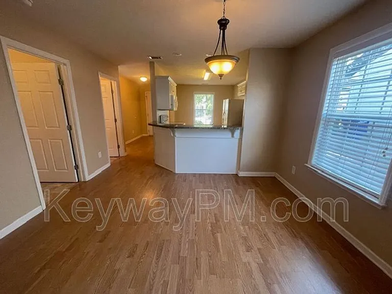 208 Satomi Way — Photo 4