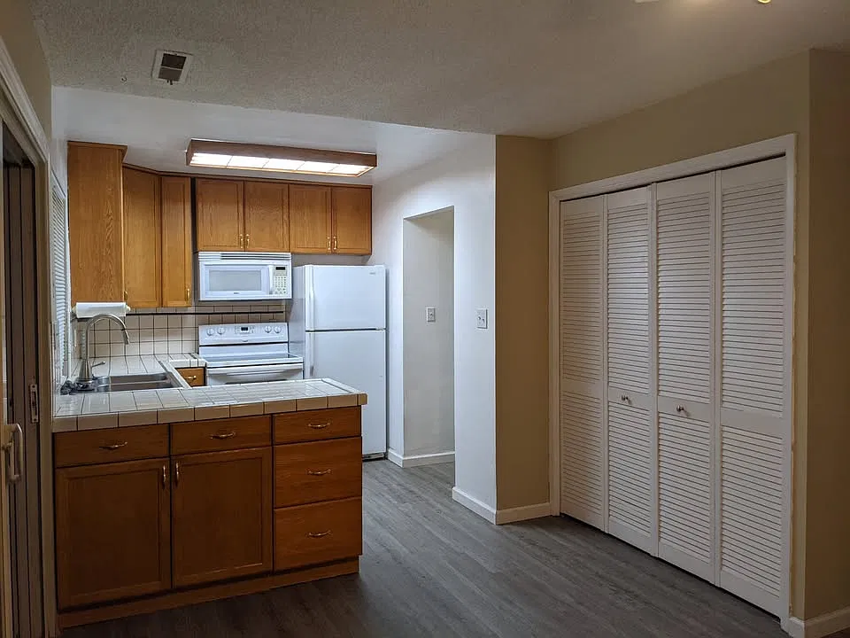 3 bed, 1.5 bath, 1254 sqft, $3,500 — Photo 3