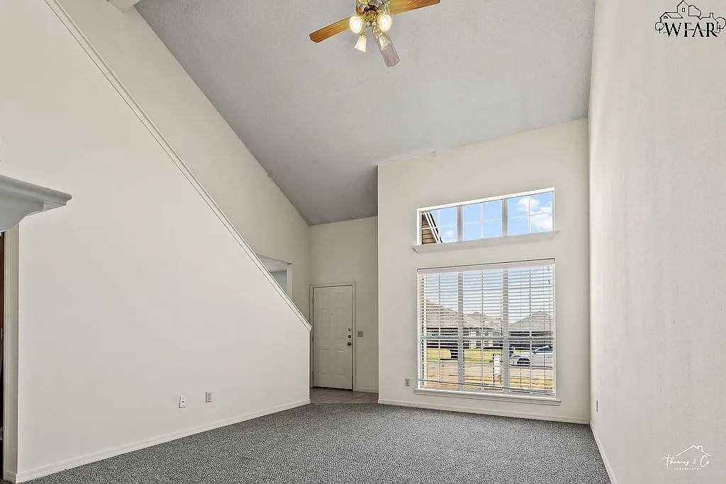 2 bed, 1.5 bath, 1045 sqft, $1,395 — Photo 3