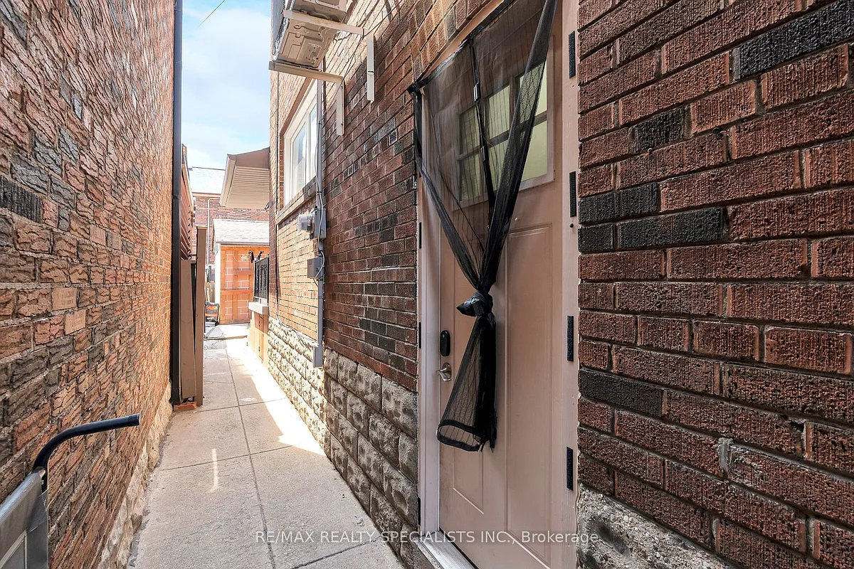 Building Photo - 290 Westmount Ave #LOWER